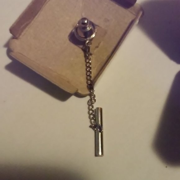 Tie Tack Newport In Original Case.Silver With Design Never Used - Picture 2 of 2